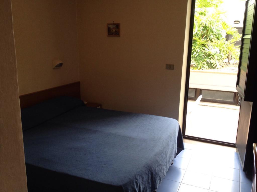 Hotel B&B Marina Capaccio Екстериор снимка